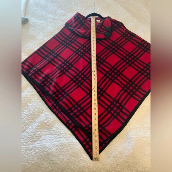 Cabincore LeMode Red/Black Plaid Poncho. #preppy #layering #fall2025 - Picture 4 of 5